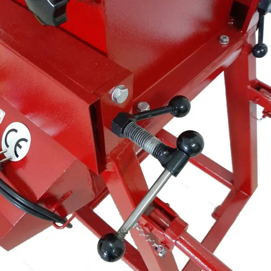 Graudu dzirnavas ar riteņiem, 3000 W, 220 V, 700 kg/stunda